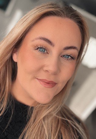 Bára Hensley Pétursdóttir