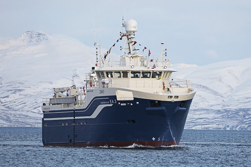 The new trawler Hardbakur arrives in hometown