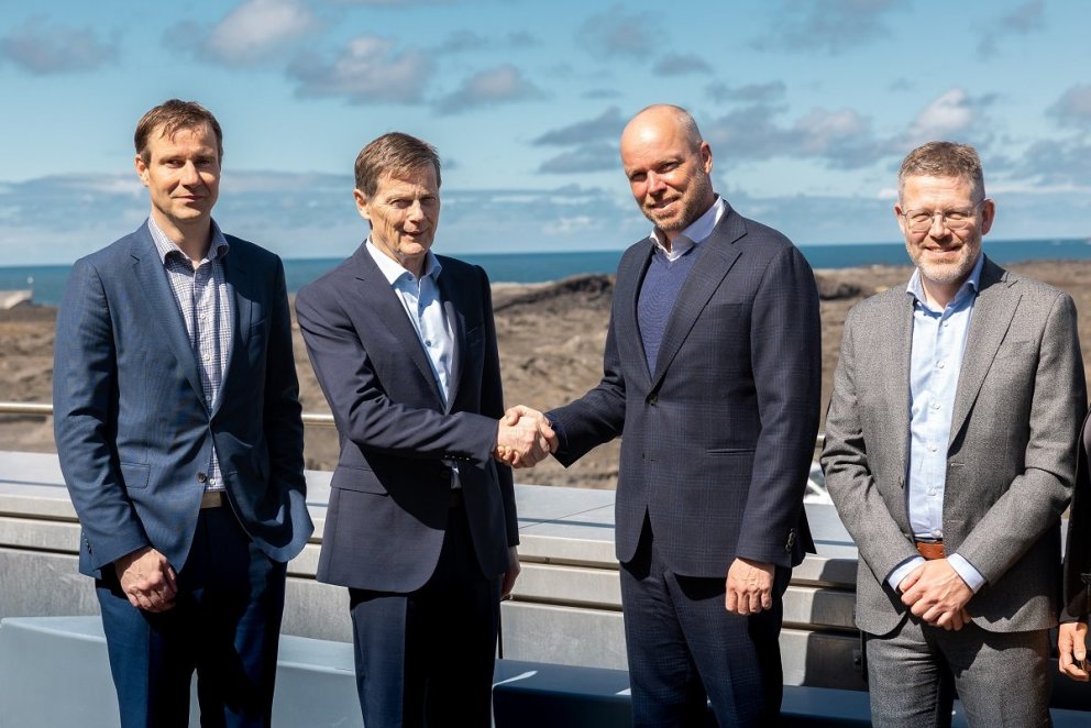 Thorsteinn Már Baldvinsson CEO of Samherji and Tómas Már Sigurdsson CEO of HS Orka shake hands on th…