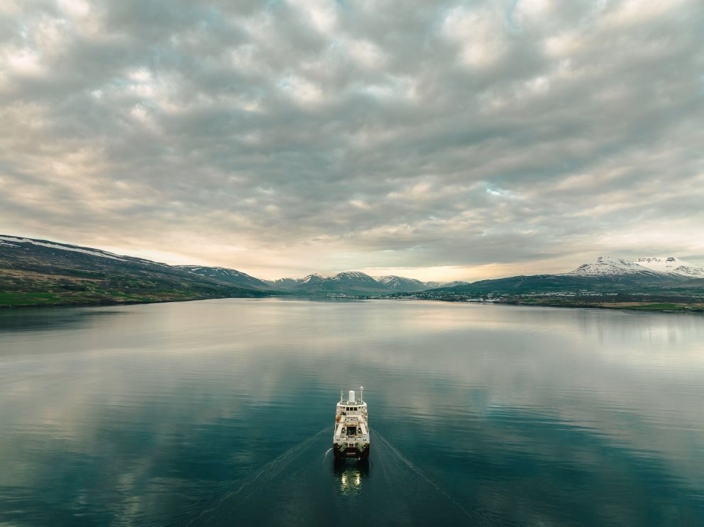 Björg EA siglir inn Eyjafjörð/samherji.is