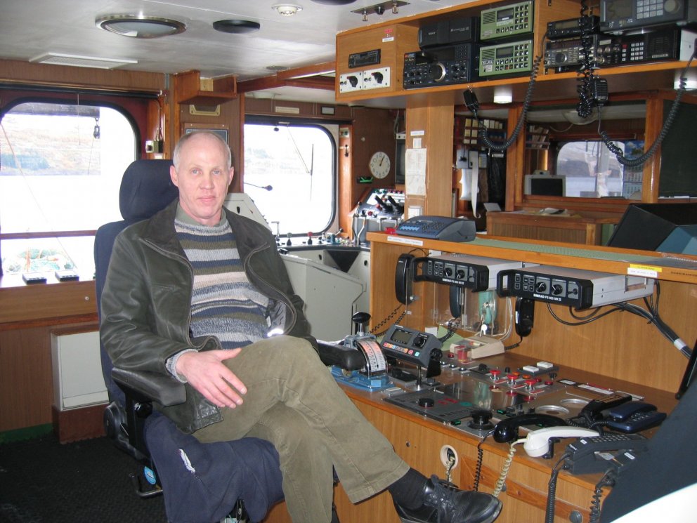 Brynjólfur Oddsson skipstjóri um borð í togaranum Kiel NC 105 á Akureyri árið 2004