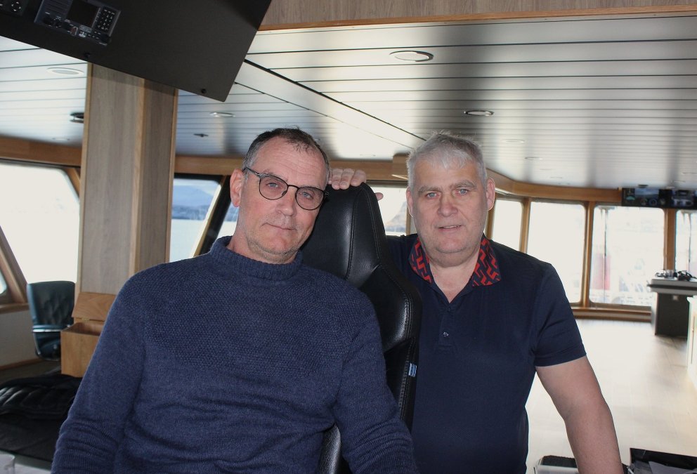 Birkir Hreinsson og Guðmundur Þ. Jónsson skipstjórar á Vilhelm Þorsteinssyni EA 11 / myndir samherji…