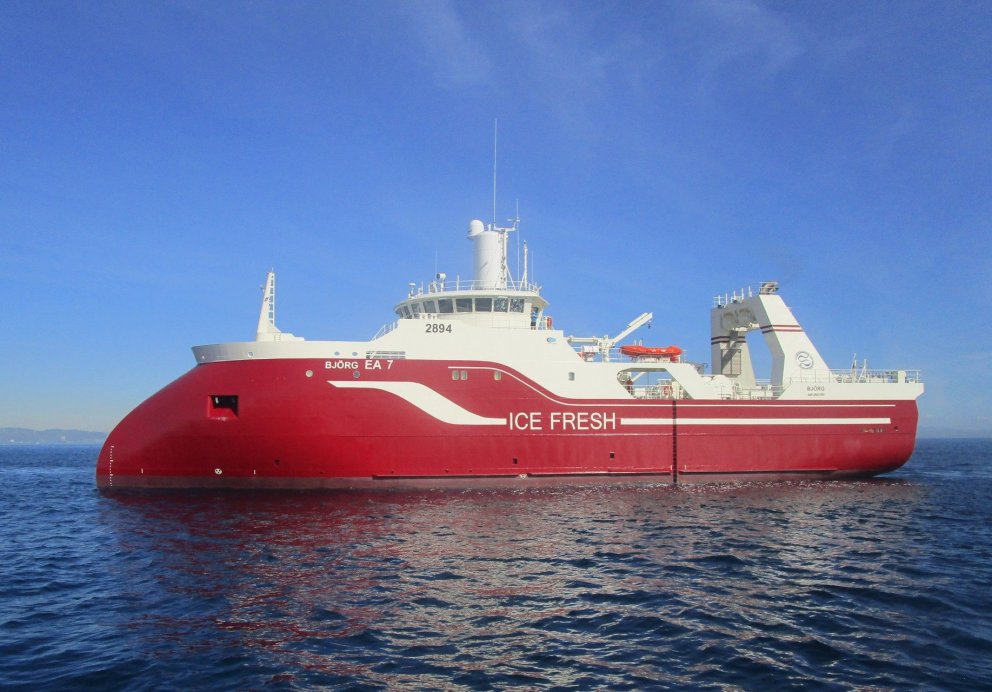 Björg EA 7 á heimleið