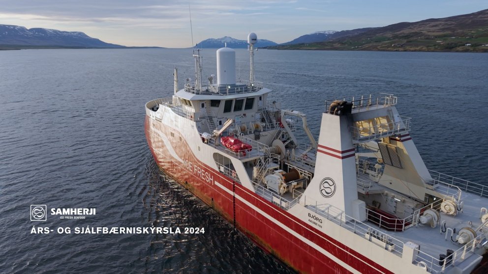 Björg EA 7 siglir út Eyjafjörð. Markmiðið með útgáfu skýrslunnar er að miðla upplýsingum um áhrif fé…