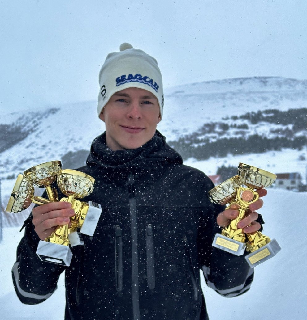 Dagur Benediktsson með fangið fullt af bikurum, enda fimmfaldur Íslandsmeistari/ myndir úr einkasafn…