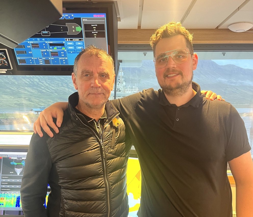 Birkir Hreinsson og Hreinn Birkisson í brúnni á Harðbak / myndir Sigurður I. Gunnþórsson/samherji.is