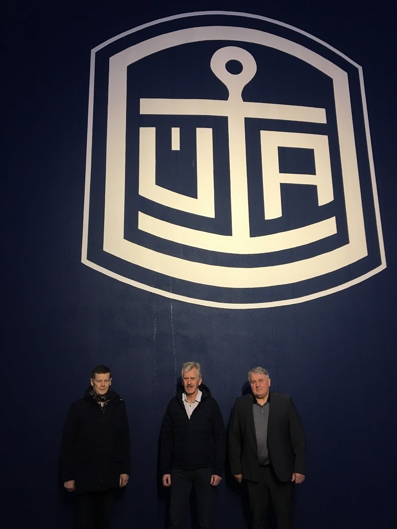 Kveðjustund. Þorsteinn Már Baldvinsson, Gunnar Aspar og Kristján Vilhelmsson á síðasta vinnudegi Gun…