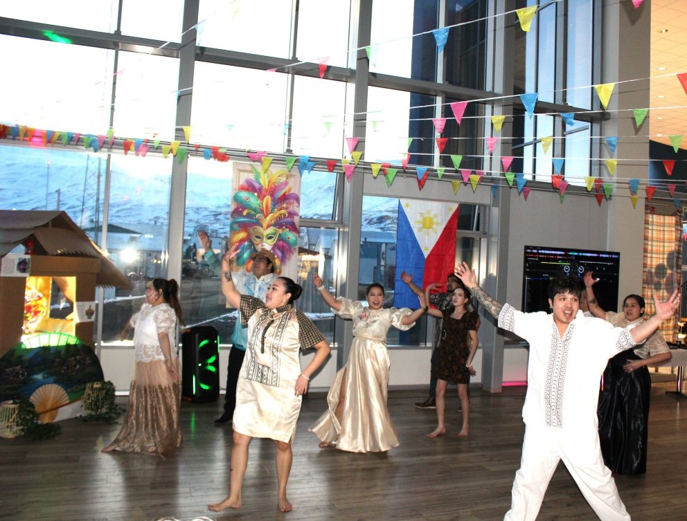 Matur og menning á filippeyska kvöldinu. Allir skemmtu sér vel og nutu gestrisni filippeyskra gestfj…