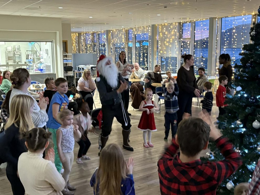 Askasleikir mætti í gömlu fötunum sínum á jólatrésskemmtunina á Dalvik / myndir samherji.is