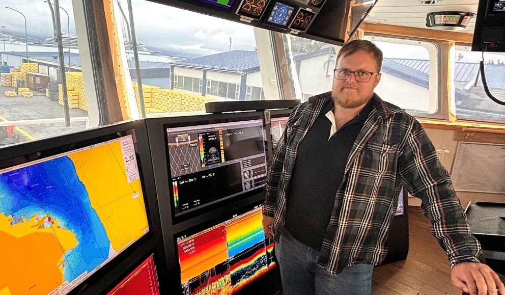 Lýður Valgeir Jóhannesson skipstjóri í brúnni, skömmu fyrir brottför / myndir Samherji.is og LVJ.