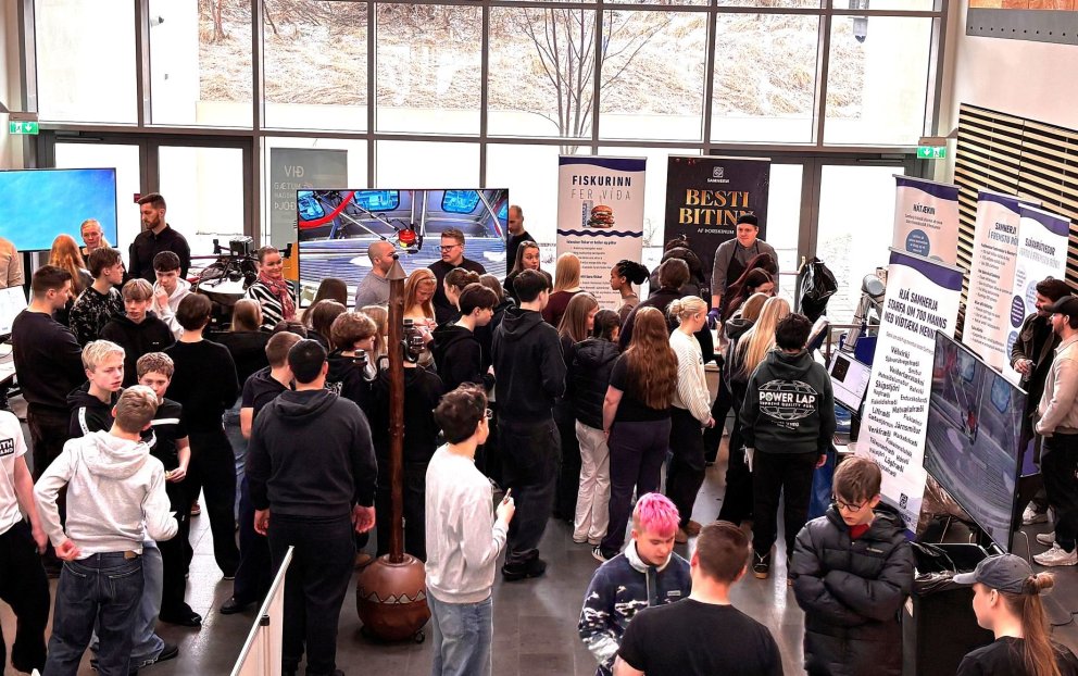 Bás Samherja á Starfamessunni. Starfsemin var kynnt í máli og myndum. Besti bitinn vakti mikla lukku&hellip;