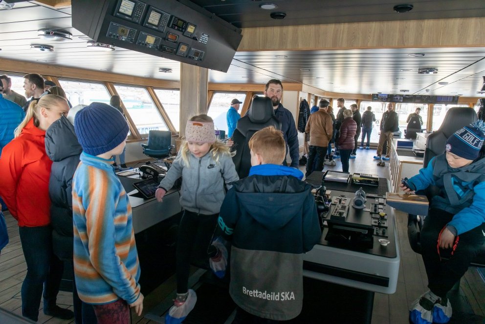 Um eitt þúsund gestir kynntu sér eitt fullkomnasta fiskveiðiskip íslenska flotans á laugardaginn / m…