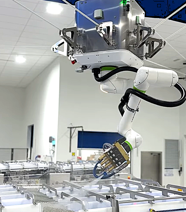 Róbótinn var hannaður af  kanadíska fyrirtækinu  Rbot9 og Samherja. Búnaðurinn hlaut nýsköpunarverðl…